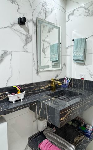 Casa à venda com 240m², 3 quartos e 2 vagas Casa à venda com 240m², 3 quartos e 2 vagasBanheiro - Suíte