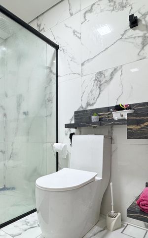 Casa à venda com 240m², 3 quartos e 2 vagas Casa à venda com 240m², 3 quartos e 2 vagasBanheiro - Suíte