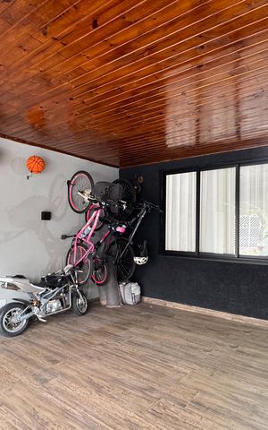 Casa à venda com 240m², 3 quartos e 2 vagas Casa à venda com 240m², 3 quartos e 2 vagasGaragem