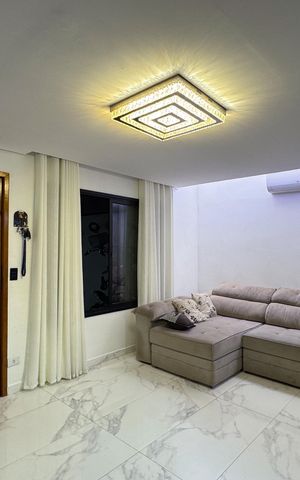 Casa à venda com 240m², 3 quartos e 2 vagas Casa à venda com 240m², 3 quartos e 2 vagasSala