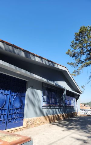 Casa para alugar com 170m², 3 quartos e 5 vagas Casa para alugar com 170m², 3 quartos e 5 vagasFachada