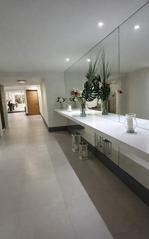 Apartamento à venda com 79m², 2 quartos e 1 vagaHall de entrada