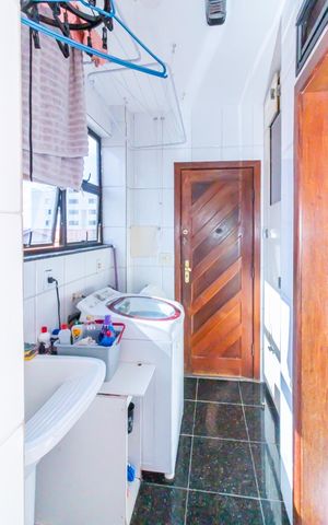 Apartamento à venda com 163m², 4 quartos e 2 vagas Apartamento à venda com 163m², 4 quartos e 2 vagasÁrea de serviço