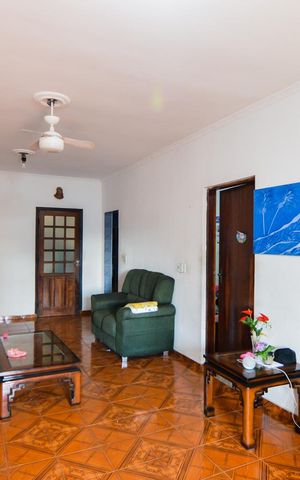 Casa à venda com 676m², 4 quartos e 5 vagasSala