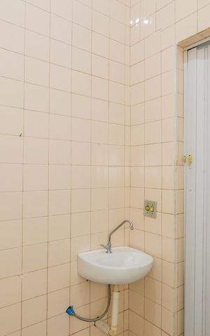 Casa à venda com 676m², 4 quartos e 5 vagasBanheiro - Casa 4