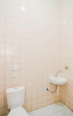 Casa à venda com 676m², 4 quartos e 5 vagasBanheiro - Casa 4