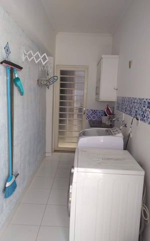 Casa para alugar com 217m², 4 quartos e 3 vagas Casa para alugar com 217m², 4 quartos e 3 vagasÁrea de serviço