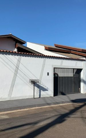 Casa para alugar com 217m², 4 quartos e 3 vagas Casa para alugar com 217m², 4 quartos e 3 vagasFachada