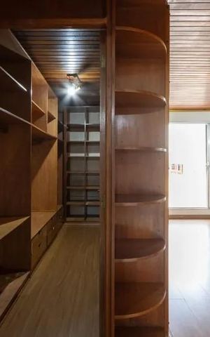 Casa à venda com 230m², 4 quartos e 2 vagasSuíte