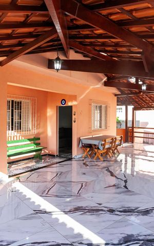 Casa à venda com 200m², 3 quartos e 1 vaga Casa à venda com 200m², 3 quartos e 1 vagaVaranda