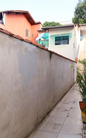 Casa à venda com 360m², 3 quartos e 2 vagasQuintal - Corredor