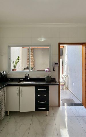 Casa à venda com 101m², 3 quartos e 2 vagas Casa à venda com 101m², 3 quartos e 2 vagasCozinha