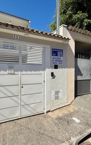 Casa à venda com 101m², 3 quartos e 2 vagas Casa à venda com 101m², 3 quartos e 2 vagasFachada
