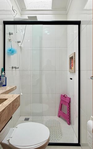 Casa à venda com 101m², 3 quartos e 2 vagas Casa à venda com 101m², 3 quartos e 2 vagasBanheiro Social