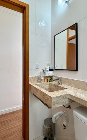 Casa à venda com 101m², 3 quartos e 2 vagas Casa à venda com 101m², 3 quartos e 2 vagasBanheiro Social