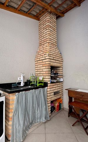 Casa à venda com 101m², 3 quartos e 2 vagas Casa à venda com 101m², 3 quartos e 2 vagasChurrasqueira