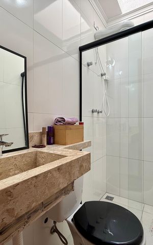 Casa à venda com 101m², 3 quartos e 2 vagas Casa à venda com 101m², 3 quartos e 2 vagasBanheiro Suíte