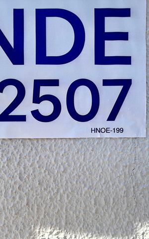 Casa à venda com 101m², 3 quartos e 2 vagas Casa à venda com 101m², 3 quartos e 2 vagasPlaca