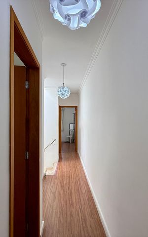 Casa à venda com 101m², 3 quartos e 2 vagas Casa à venda com 101m², 3 quartos e 2 vagasCorredor Quartos