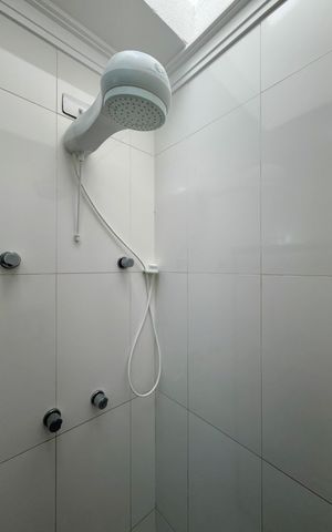 Casa à venda com 101m², 3 quartos e 2 vagas Casa à venda com 101m², 3 quartos e 2 vagasBanheiro Suíte