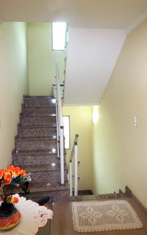 Casa à venda com 157m², 2 quartos e 2 vagasSala - 2º piso
