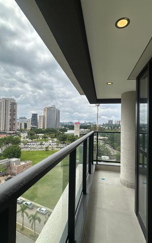 Apartamento à venda com 107m², 2 quartos e 2 vagas Apartamento à venda com 107m², 2 quartos e 2 vagasVaranda da Sala
