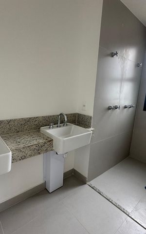 Apartamento à venda com 107m², 2 quartos e 2 vagas Apartamento à venda com 107m², 2 quartos e 2 vagasBanheiro da Suíte 2