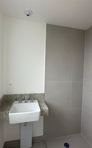 Apartamento à venda com 107m², 2 quartos e 2 vagas Apartamento à venda com 107m², 2 quartos e 2 vagasBanheiro da Suíte 1
