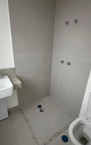 Apartamento à venda com 107m², 2 quartos e 2 vagas Apartamento à venda com 107m², 2 quartos e 2 vagasBanheiro da Suíte 1