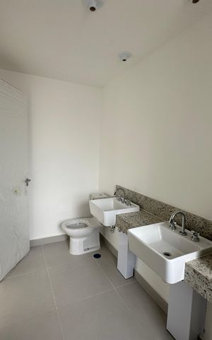 Apartamento à venda com 107m², 2 quartos e 2 vagas Apartamento à venda com 107m², 2 quartos e 2 vagasBanheiro da Suíte 2