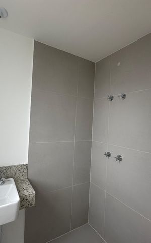 Apartamento à venda com 107m², 2 quartos e 2 vagas Apartamento à venda com 107m², 2 quartos e 2 vagasBanheiro da Suíte 1