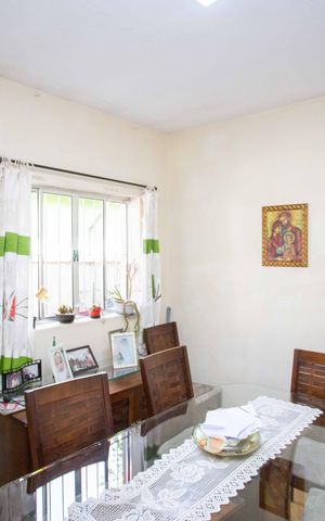 Casa à venda com 134m², 2 quartos e 2 vagasSala de TV