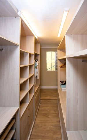 Casa à venda com 150m², 3 quartos e 2 vagasCloset