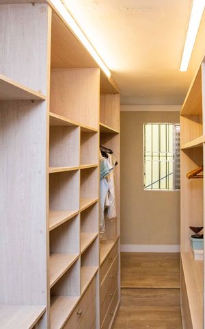 Casa à venda com 150m², 3 quartos e 2 vagasCloset