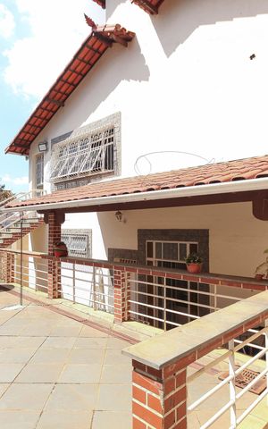 Casa à venda com 400m², 4 quartos e 4 vagas Casa à venda com 400m², 4 quartos e 4 vagasÁrea externa