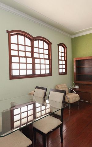 Casa à venda com 400m², 4 quartos e 4 vagas Casa à venda com 400m², 4 quartos e 4 vagasSala