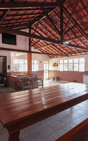Casa à venda com 400m², 4 quartos e 4 vagas Casa à venda com 400m², 4 quartos e 4 vagasTerraço