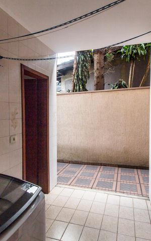 Casa de condomínio à venda com 308m², 4 quartos e 4 vagas Casa de condomínio à venda com 308m², 4 quartos e 4 vagasÁrea de Serviço