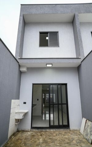 Casa à venda com 120m², 3 quartos e 2 vagas Casa à venda com 120m², 3 quartos e 2 vagasÁrea de Serviço/Quintal