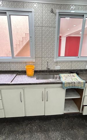 Casa para alugar com 252m², 6 quartos e 2 vagas Casa para alugar com 252m², 6 quartos e 2 vagasCozinha