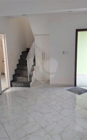 Casa de condomínio à venda com 101m², 3 quartos e 1 vaga