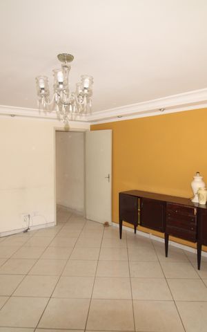 Casa à venda com 142m², 3 quartos e 2 vagasSala