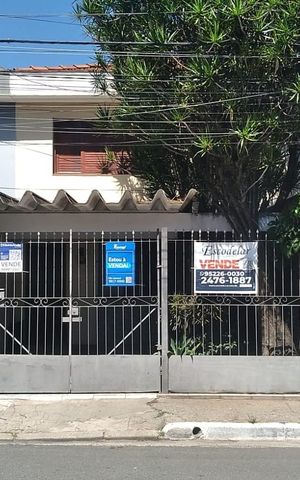 Casa à venda com 142m², 3 quartos e 2 vagas Casa à venda com 142m², 3 quartos e 2 vagasFachada