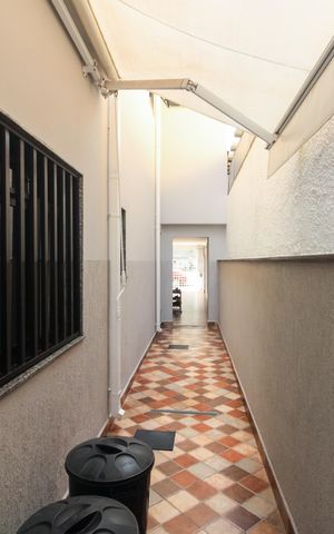 Casa à venda com 170m², 3 quartos e 2 vagas Casa à venda com 170m², 3 quartos e 2 vagasCorredor Lateral