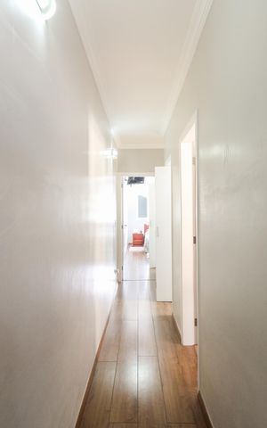 Casa à venda com 170m², 3 quartos e 2 vagas Casa à venda com 170m², 3 quartos e 2 vagasCorredor de Acesso aos Quartos