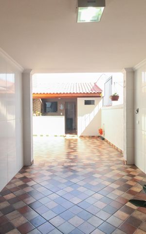 Casa à venda com 170m², 3 quartos e 2 vagas Casa à venda com 170m², 3 quartos e 2 vagasQuintal