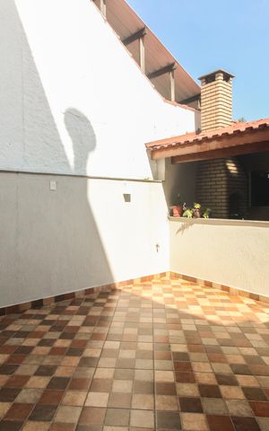 Casa à venda com 170m², 3 quartos e 2 vagas Casa à venda com 170m², 3 quartos e 2 vagasQuintal
