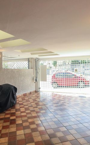 Casa à venda com 170m², 3 quartos e 2 vagas Casa à venda com 170m², 3 quartos e 2 vagasGaragem