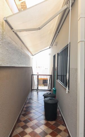 Casa à venda com 170m², 3 quartos e 2 vagas Casa à venda com 170m², 3 quartos e 2 vagasCorredor Lateral