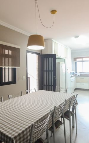 Casa à venda com 170m², 3 quartos e 2 vagas Casa à venda com 170m², 3 quartos e 2 vagasCozinha